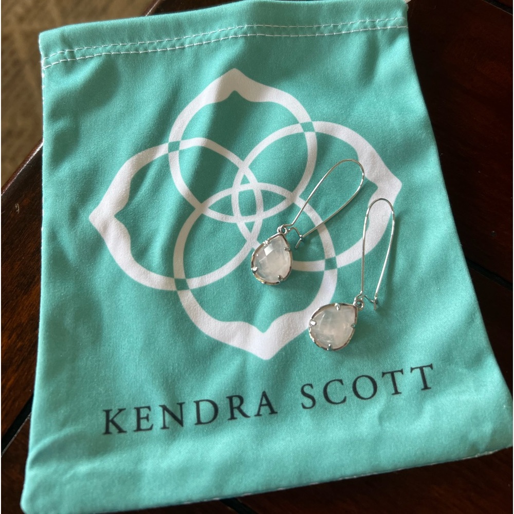 Kendra Scott silver wire dangling earrings with pale pink teardrops like new - Picture 1 of 1